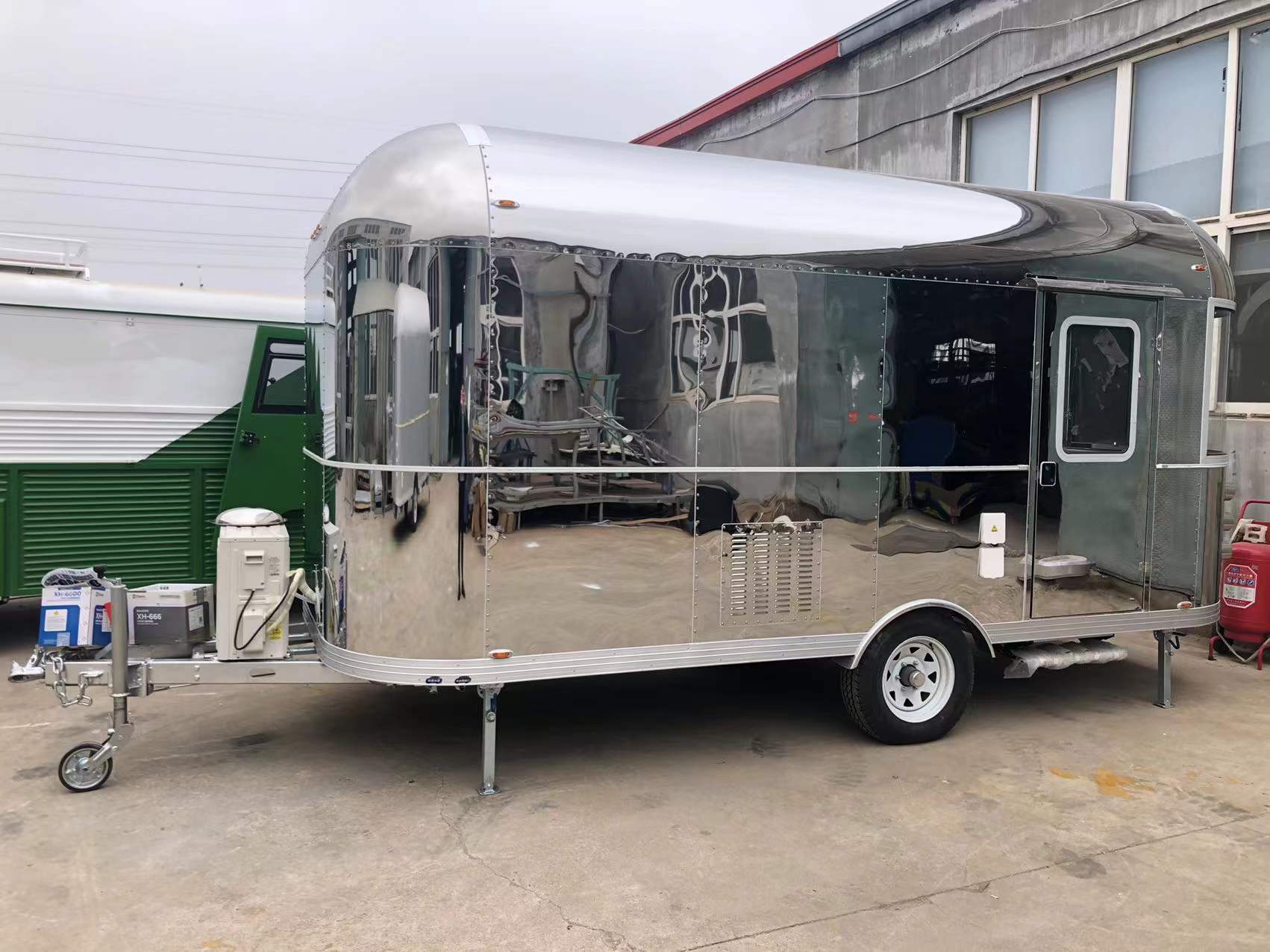 UK Standard Mirror Airstream Food Trailer, Hot Popular Standard Mobile Food Trailer, Airstream Food Trailer,Food Van for sale, Fiber Glass Food Cart