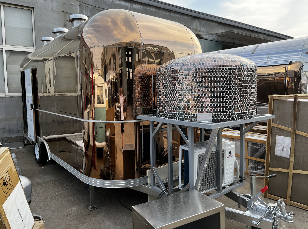 5 meters long golden color mirror airstream food trailer