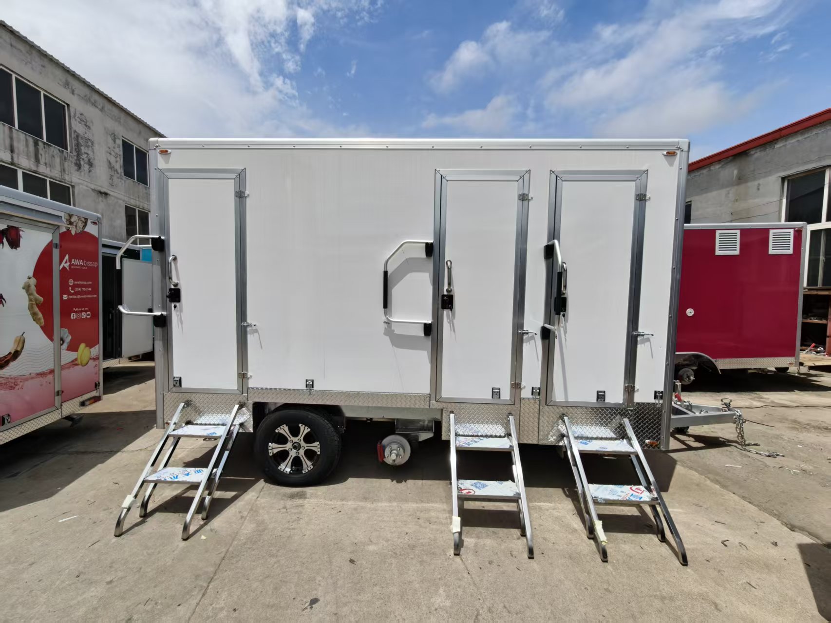 4 Meters TOILET TRAILER with 3 restrooms