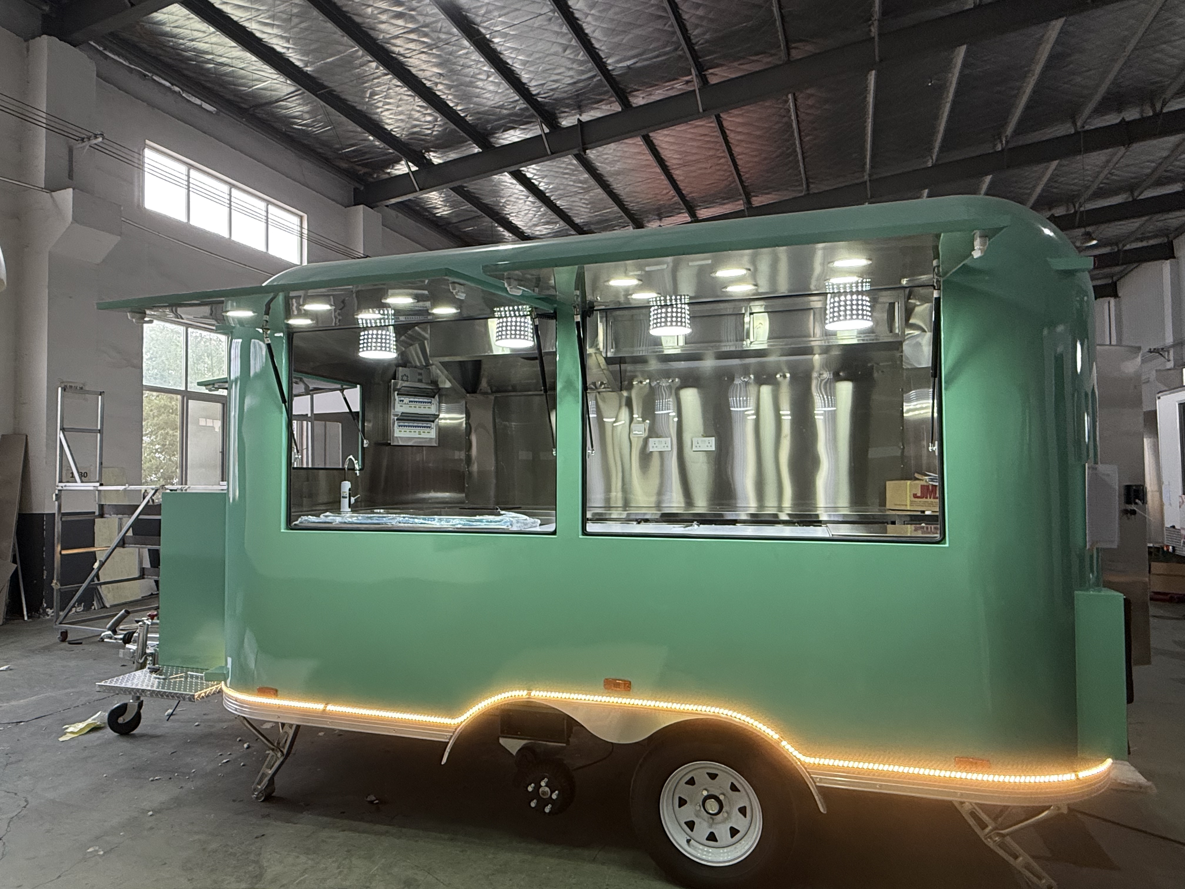 Colorful Airstream Tiffany Blue 4M