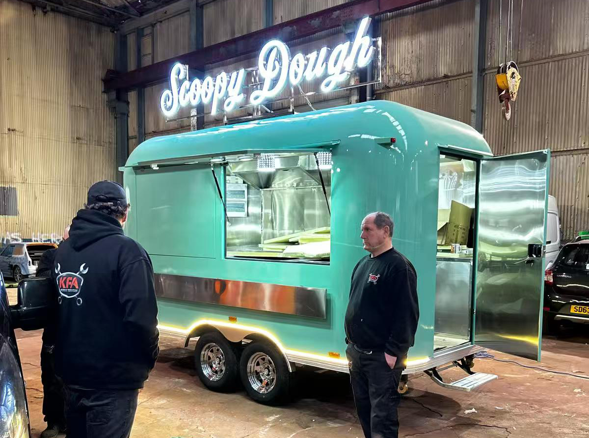 COLORFUL AIRSTREAM